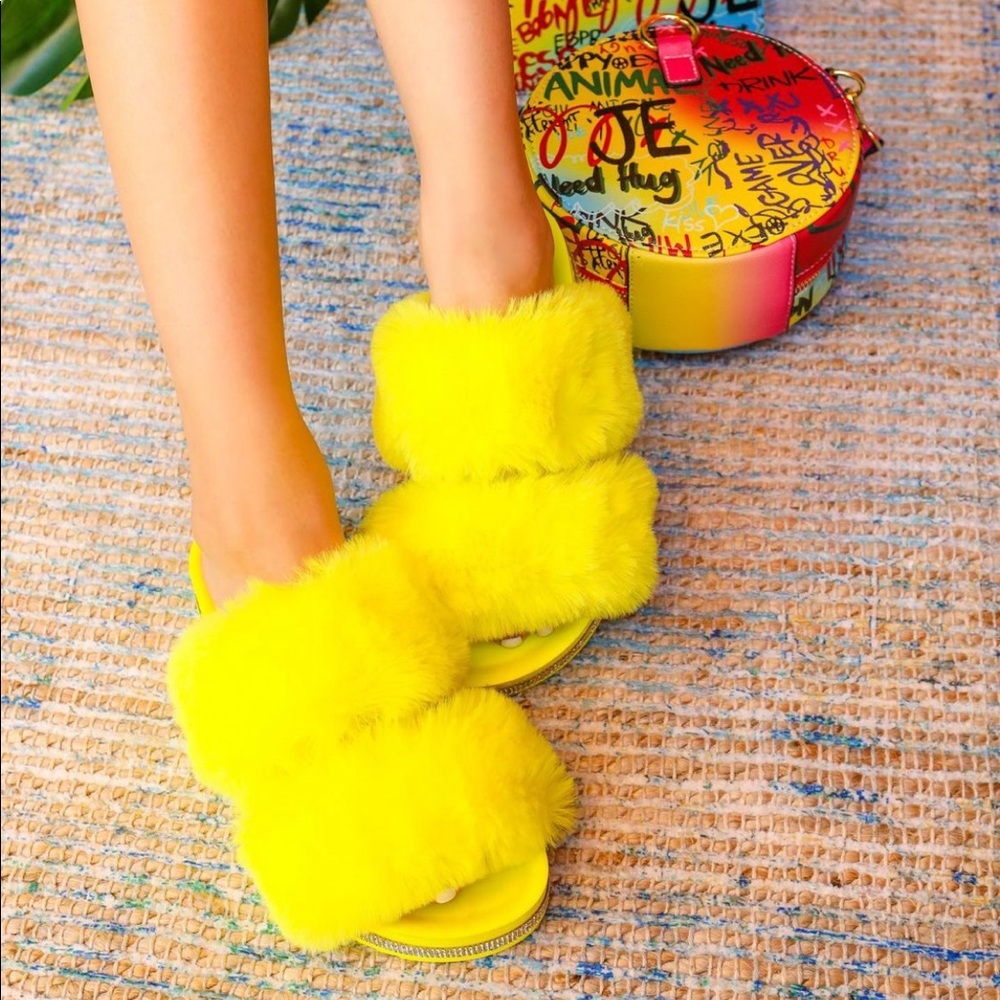 Yellow fur rhinestoned sandal